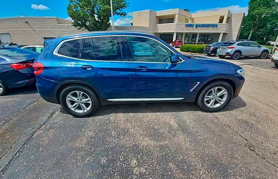 car-image